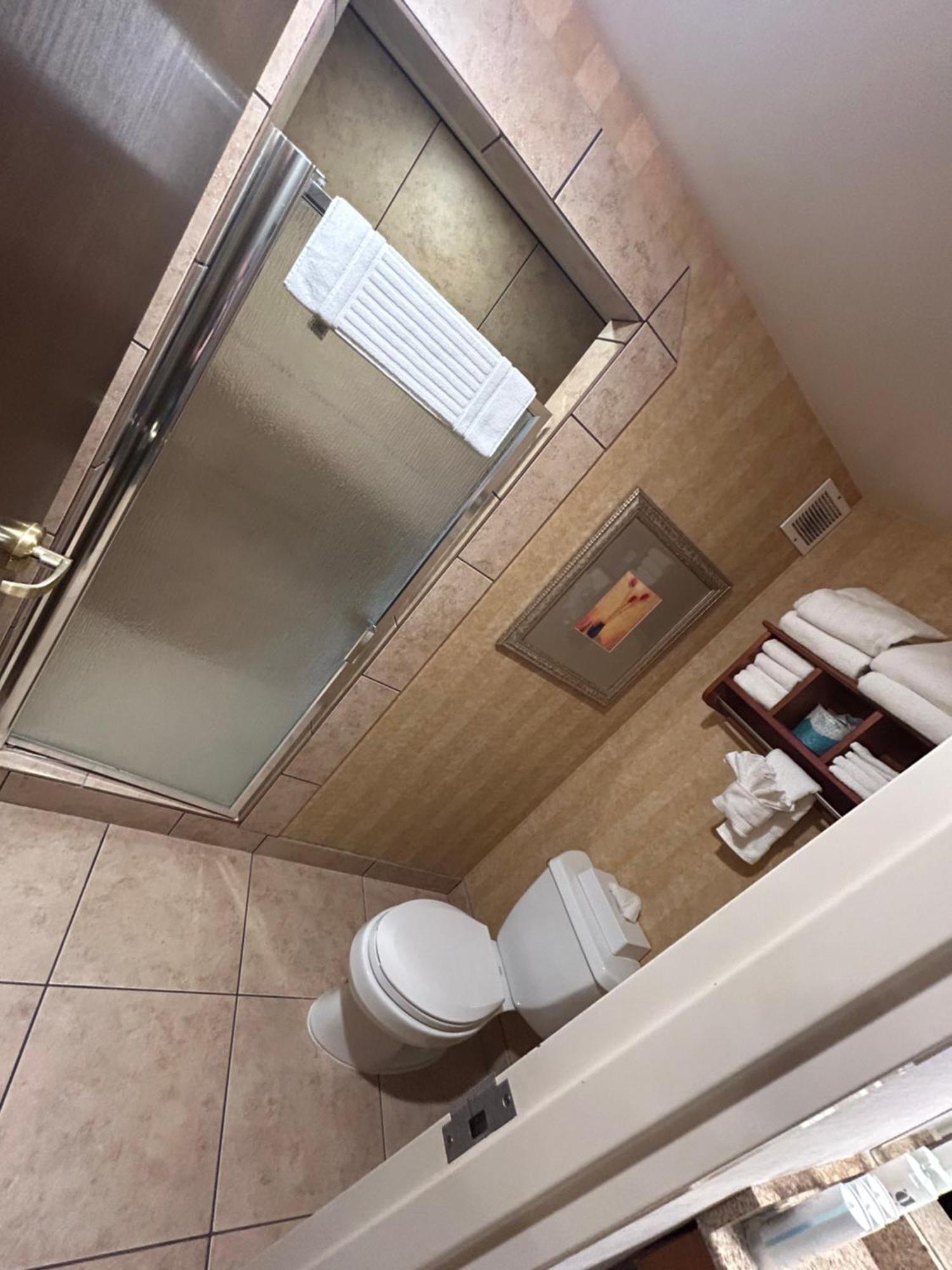 King Suite Whirlpool Non-Smoking,1746852564:JPEG